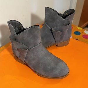 Girls faux suede boots